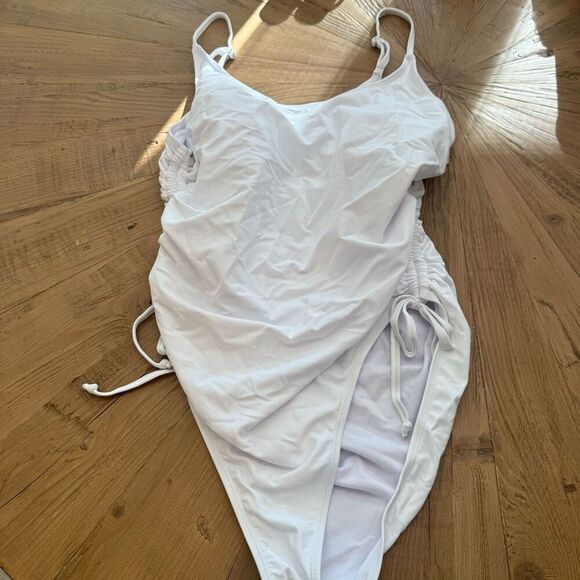 White cinch side tummy control one piece swimsuit size XL - Picture 3 of 5